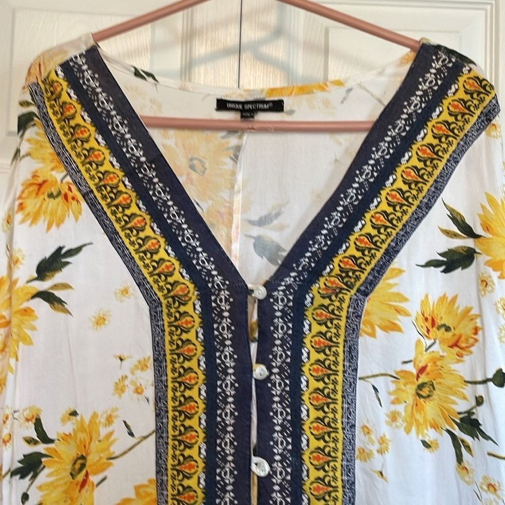 Women’s Unique Spectrum 1X peasant blouse tunic. 3/4 arms with tie. Button front